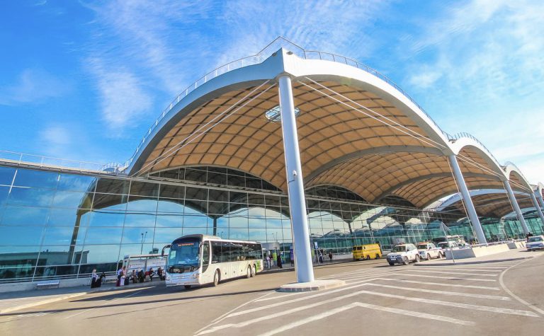 Alicante airport, Costa Blanca Easter travel