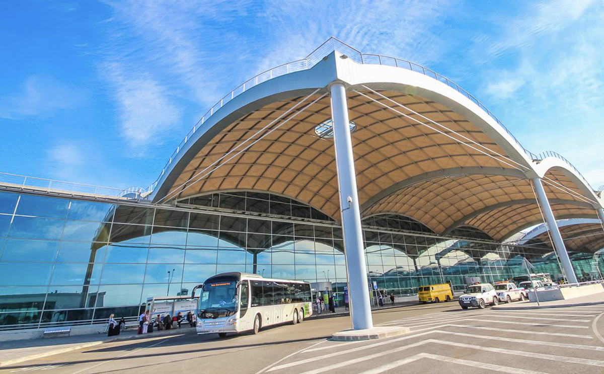 Private hire taxis, buses, and airport transfers from Alicante airport