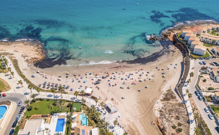 Cala Estaca beach in Playa Flamenca