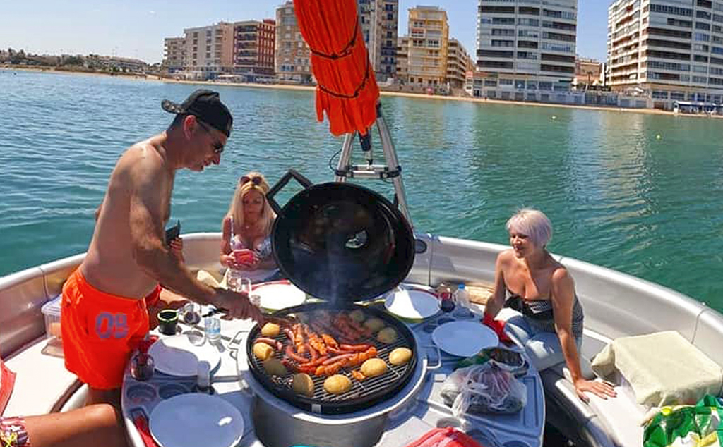 Donut Boat rental, boats for hire in Torrevieja