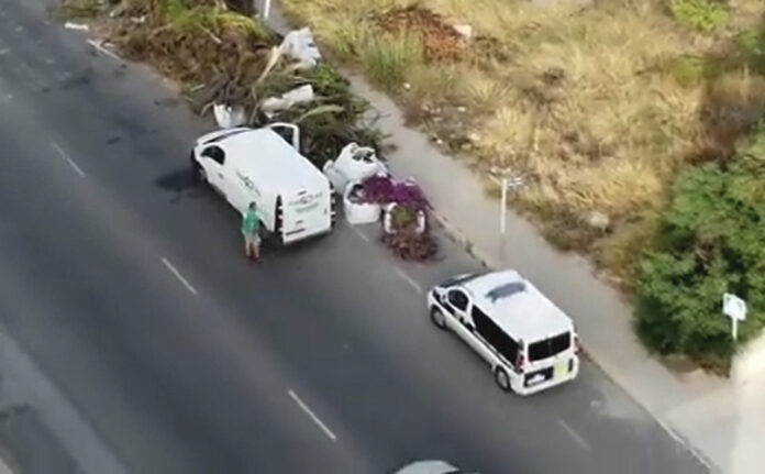 Police campaign against illegal street waste in Orihuela Costa