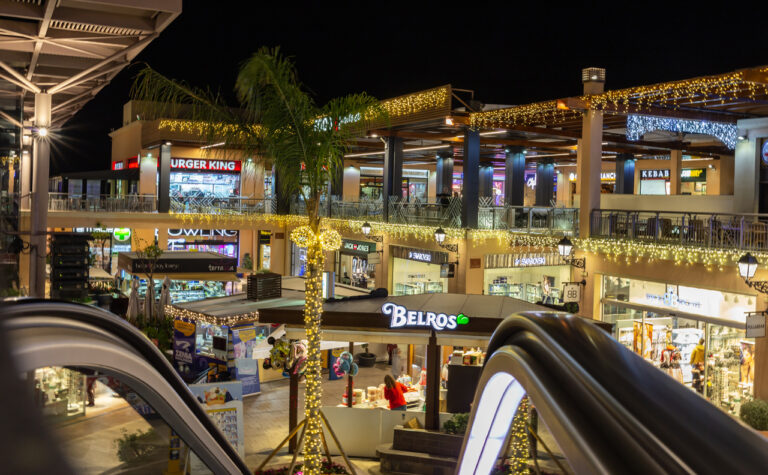 La Zenia Boulevard opening times, are the shops open or closed today?