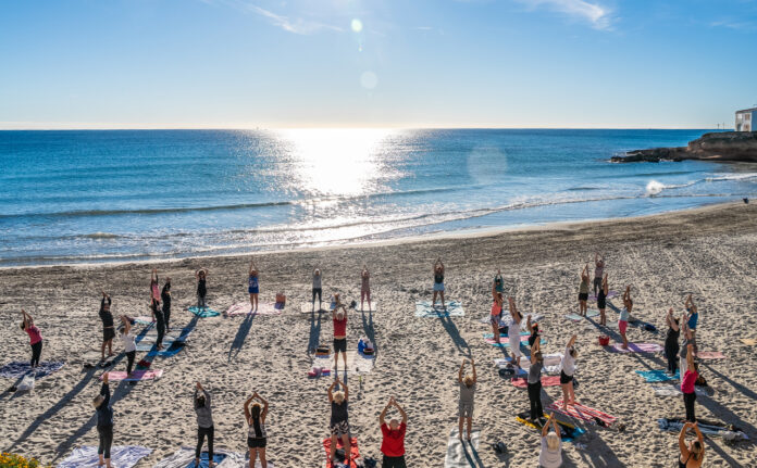 Free yoga sessions on Playa Flamenca beach every week