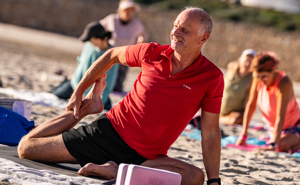 Free yoga sessions on Playa Flamenca beach every week