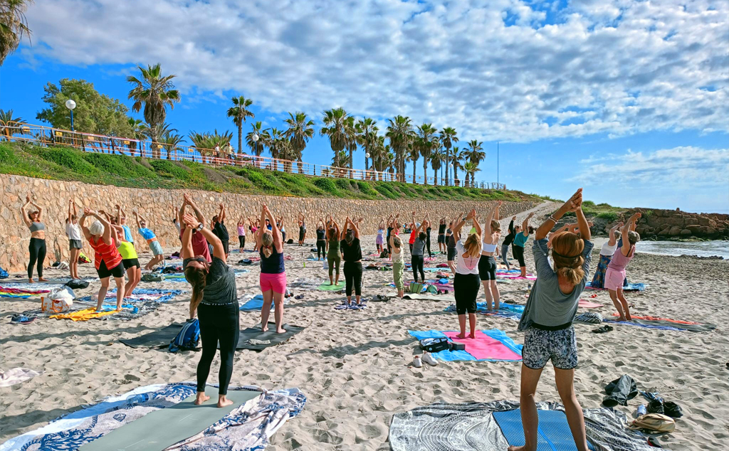 Free yoga sessions on Playa Flamenca beach every week