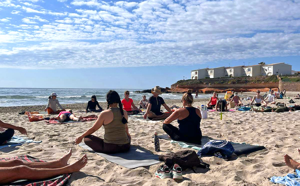 Free yoga sessions on Playa Flamenca beach every week
